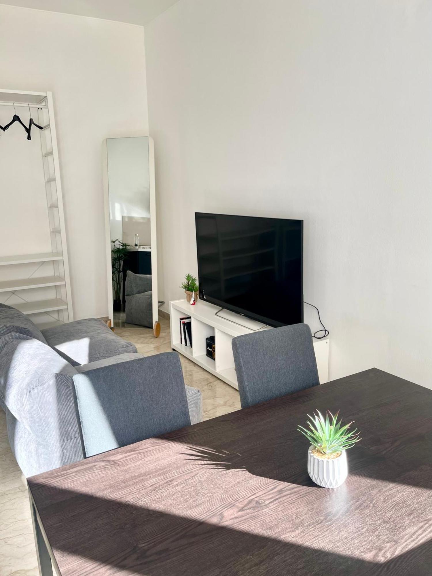 The White House, Modern Apartment In Center Mediolan Zewnętrze zdjęcie